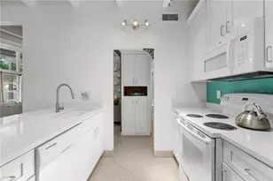 2005 Tetlow Pl, Sarasota, FL 34239 - Photo 10