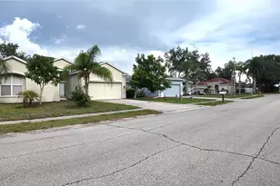 207 39th St E, Bradenton, FL 34208 - Photo 2