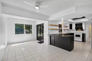 4825 Huntleigh Dr, Sarasota, FL 34233 - Photo 8