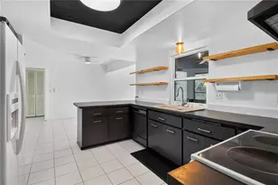4825 Huntleigh Dr, Sarasota, FL 34233 - Photo 12