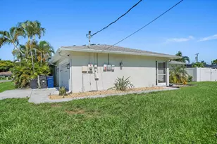 1211 Angela Maria Rd, Sarasota, FL 34243 - Photo 34