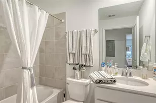 12550 Galapagos Ct, Venice, FL 34293 - Photo 8
