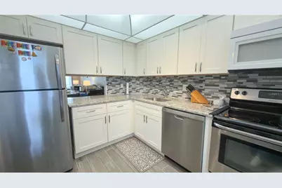 7461 W Country Club Drive N #306, Sarasota, FL 34243 - Photo 8