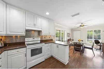 4942 Kestral Park Circle #10, Sarasota, FL 34231 - Photo 2