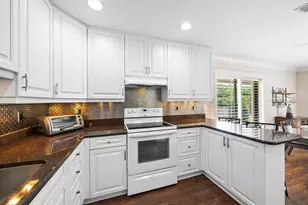 4942 Kestral Park Cir, Sarasota, FL 34231 - Photo 10