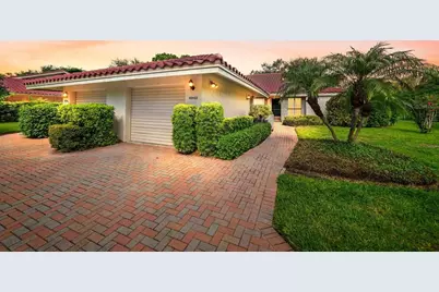 4942 Kestral Park Circle #10, Sarasota, FL 34231 - Photo 1