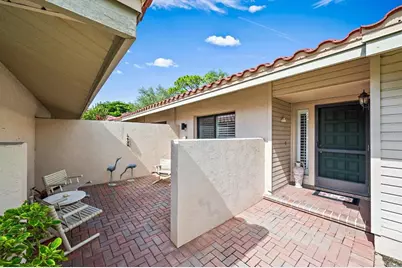 4942 Kestral Park Circle #10, Sarasota, FL 34231 - Photo 6