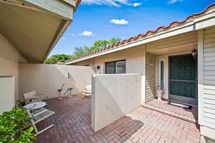 4942 Kestral Park Cir, Sarasota, FL 34231 - Photo 6
