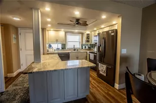 4525 Cove Cir, Saint Petersburg, FL 33708 - Photo 2