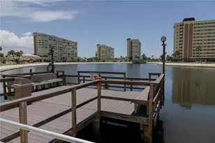 4525 Cove Cir, Saint Petersburg, FL 33708 - Photo 16