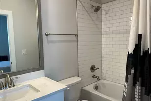 2328 Lindstrom St, Sarasota, FL 34237 - Photo 4