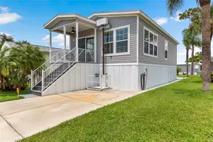 44 Crown Point Dr, Nokomis, FL 34275 - Photo 1