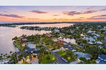 1761 Sandalwood Drive, Sarasota, FL 34231 - Photo 2