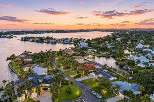 1761 Sandalwood Dr, Sarasota, FL 34231 - Photo 2