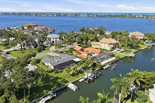 1761 Sandalwood Dr, Sarasota, FL 34231 - Photo 52