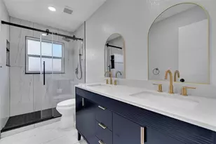 2769 Wisteria Pl, Sarasota, FL 34239 - Photo 44