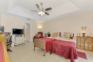 3911 77th Pl E, Sarasota, FL 34243 - Photo 16