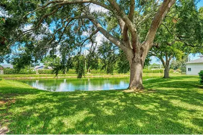 3911 77th Place E, Sarasota, FL 34243 - Photo 4