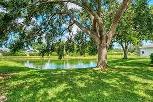3911 77th Pl E, Sarasota, FL 34243 - Photo 4