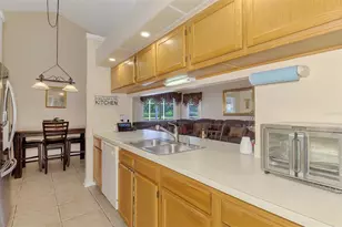 3911 77th Pl E, Sarasota, FL 34243 - Photo 12