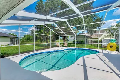 3911 77th Place E, Sarasota, FL 34243 - Photo 2