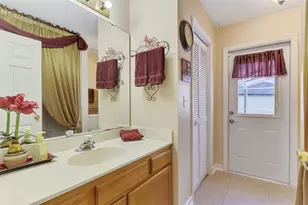 3911 77th Pl E, Sarasota, FL 34243 - Photo 28
