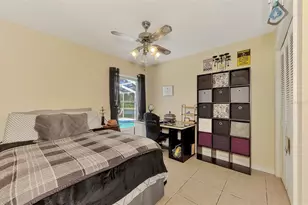 3911 77th Pl E, Sarasota, FL 34243 - Photo 26