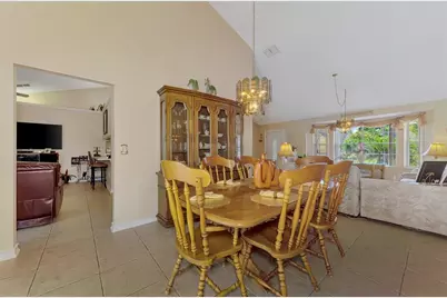 3911 77th Place E, Sarasota, FL 34243 - Photo 8