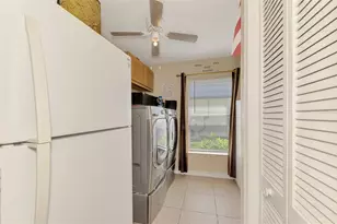 3911 77th Pl E, Sarasota, FL 34243 - Photo 34