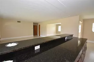 6611 Colonial Dr, Sarasota, FL 34231 - Photo 4
