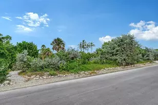 7665 Sanderling Rd, Sarasota, FL 34242 - Photo 6