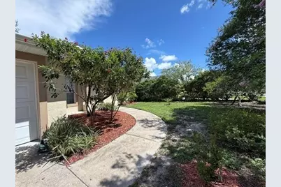 3225 Hart Way, Sarasota, FL 34232 - Photo 4
