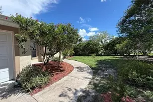 3225 Hart Way, Sarasota, FL 34232 - Photo 4