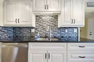 435 30th Ave W, Bradenton, FL 34205 - Photo 10