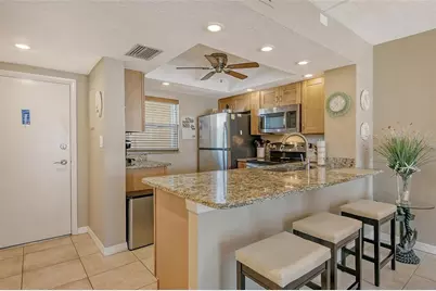 1300 N Portofino Drive #305, Sarasota, FL 34242 - Photo 4