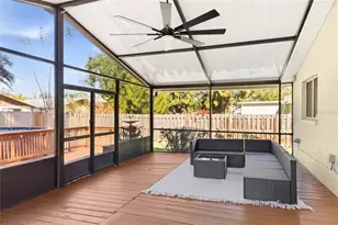 5320 Moeller Ave, Sarasota, FL 34233 - Photo 20