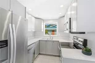 5320 Moeller Ave, Sarasota, FL 34233 - Photo 6