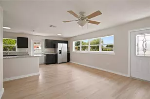 2057 Garden Pkwy, Bradenton, FL 34205 - Photo 8