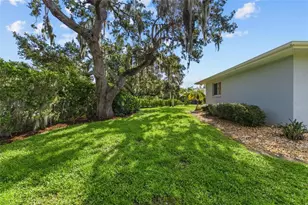 5717 Timberlake Cir, Sarasota, FL 34243 - Photo 8