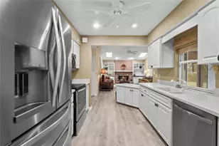5717 Timberlake Cir, Sarasota, FL 34243 - Photo 10