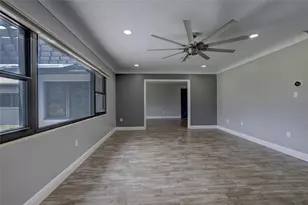 323 Suwanee Ave, Sarasota, FL 34243 - Photo 6