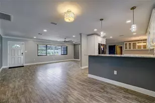 323 Suwanee Ave, Sarasota, FL 34243 - Photo 14