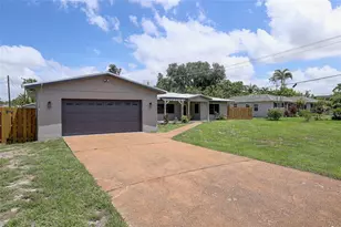 323 Suwanee Ave, Sarasota, FL 34243 - Photo 2