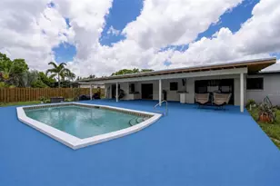 323 Suwanee Ave, Sarasota, FL 34243 - Photo 64