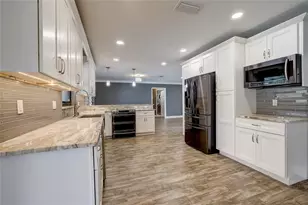 323 Suwanee Ave, Sarasota, FL 34243 - Photo 16