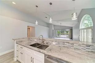7488 Eleanor Cir, Sarasota, FL 34243 - Photo 20