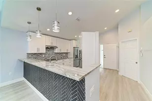 7488 Eleanor Cir, Sarasota, FL 34243 - Photo 28