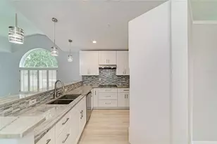 7488 Eleanor Cir, Sarasota, FL 34243 - Photo 24