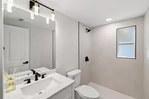 1802 Robinhood St, Sarasota, FL 34231 - Photo 10