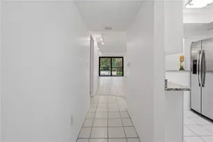 2448 Clubhouse Dr, Sarasota, FL 34232 - Photo 6